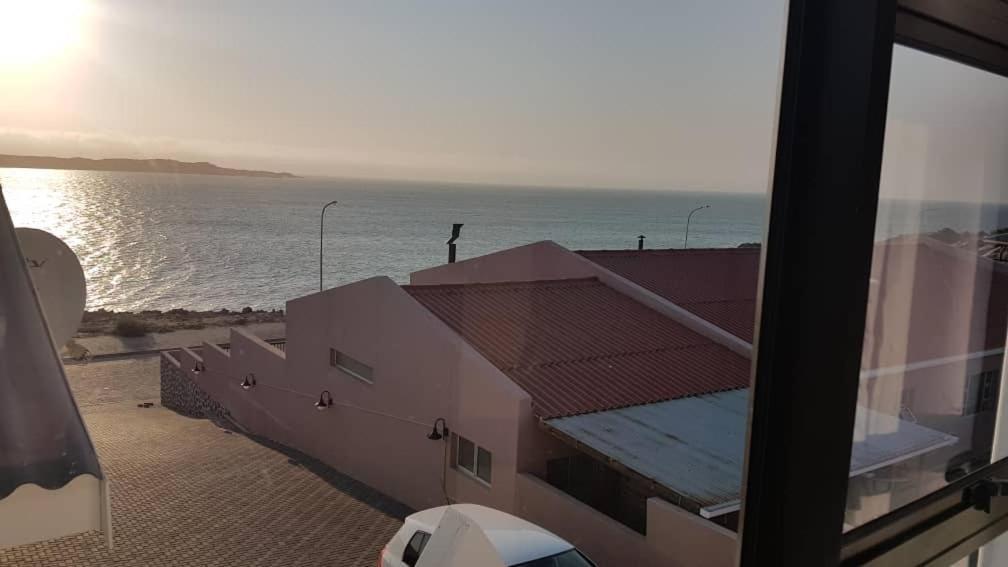 Kairos Cottage B&B Luderitz ภายนอก รูปภาพ